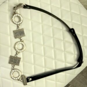 GUC M/L Chico’s Black Leather Texture Metal Rhinestone belt Expandable